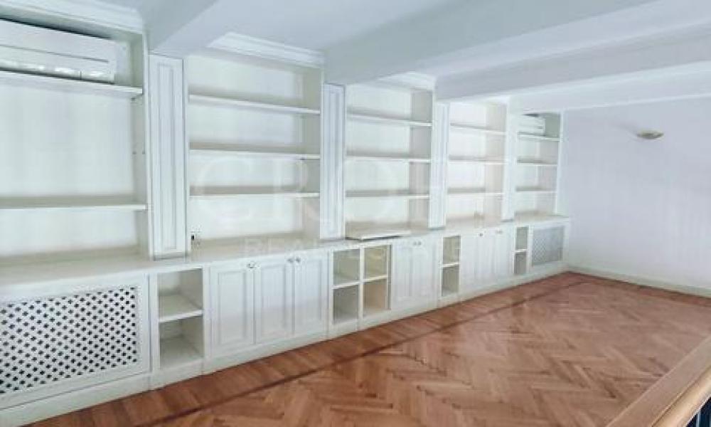 img in gallery