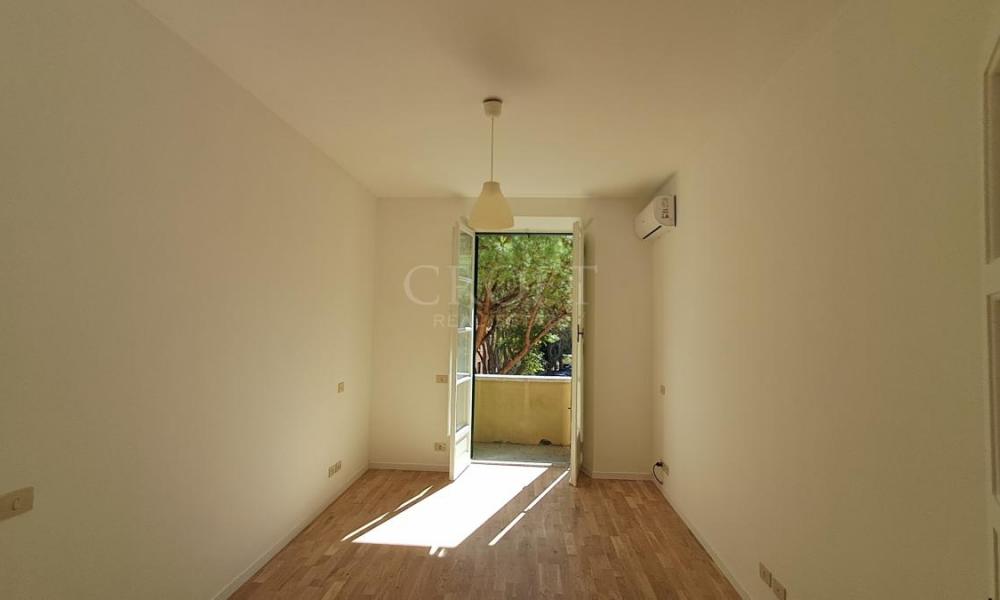 img in gallery